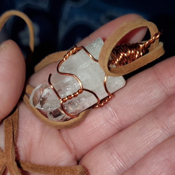 ❤️‍🔥10/$10❤️‍🔥 Clear Quartz Crystal Wire Wrapped Tan Leather Cord Necklace - Picture 3 of 3